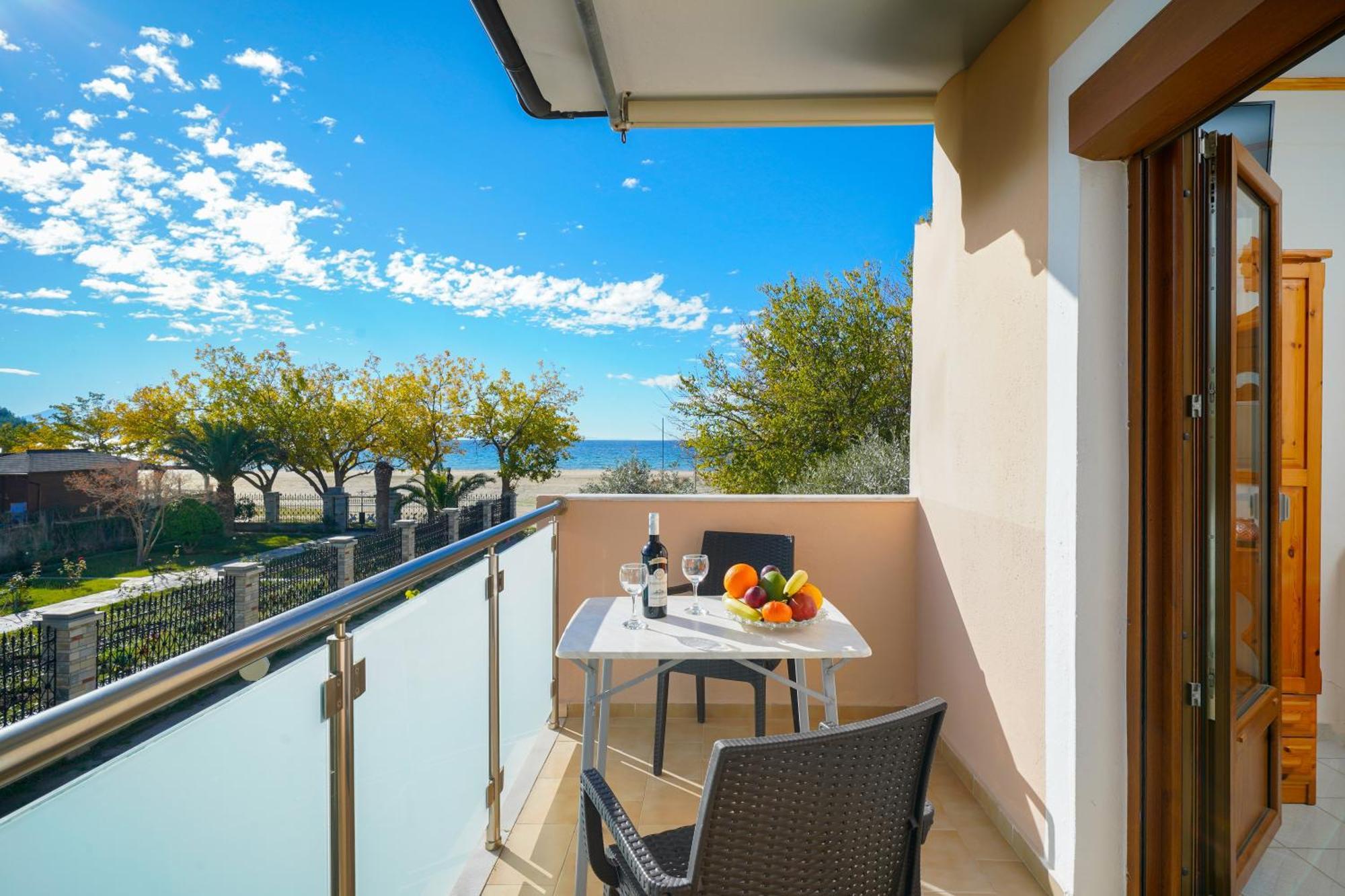 Opalium Beach Front Suites Потос Экстерьер фото