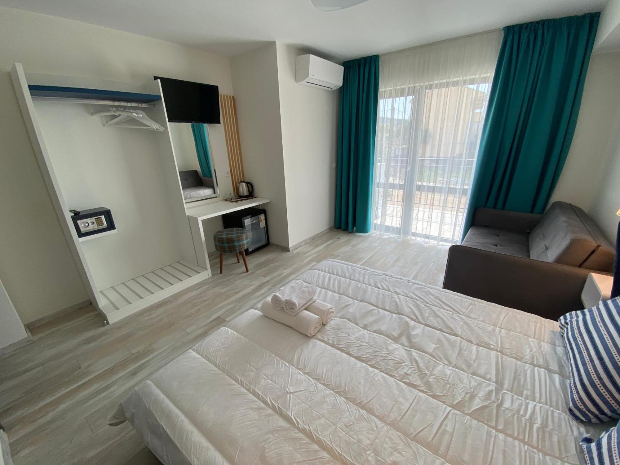 Opalium Beach Front Suites Потос Экстерьер фото